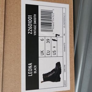 Worn Once LEONA WOMEN'S VINTAGE SMOOTH LEATHER HEELED BOOTS